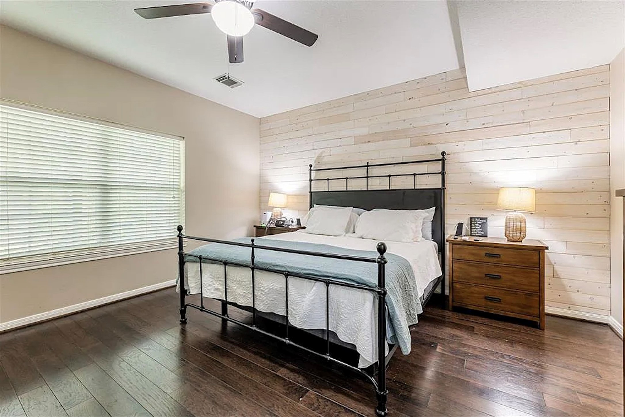 5434 Chinaberry Grove Property Photo 12