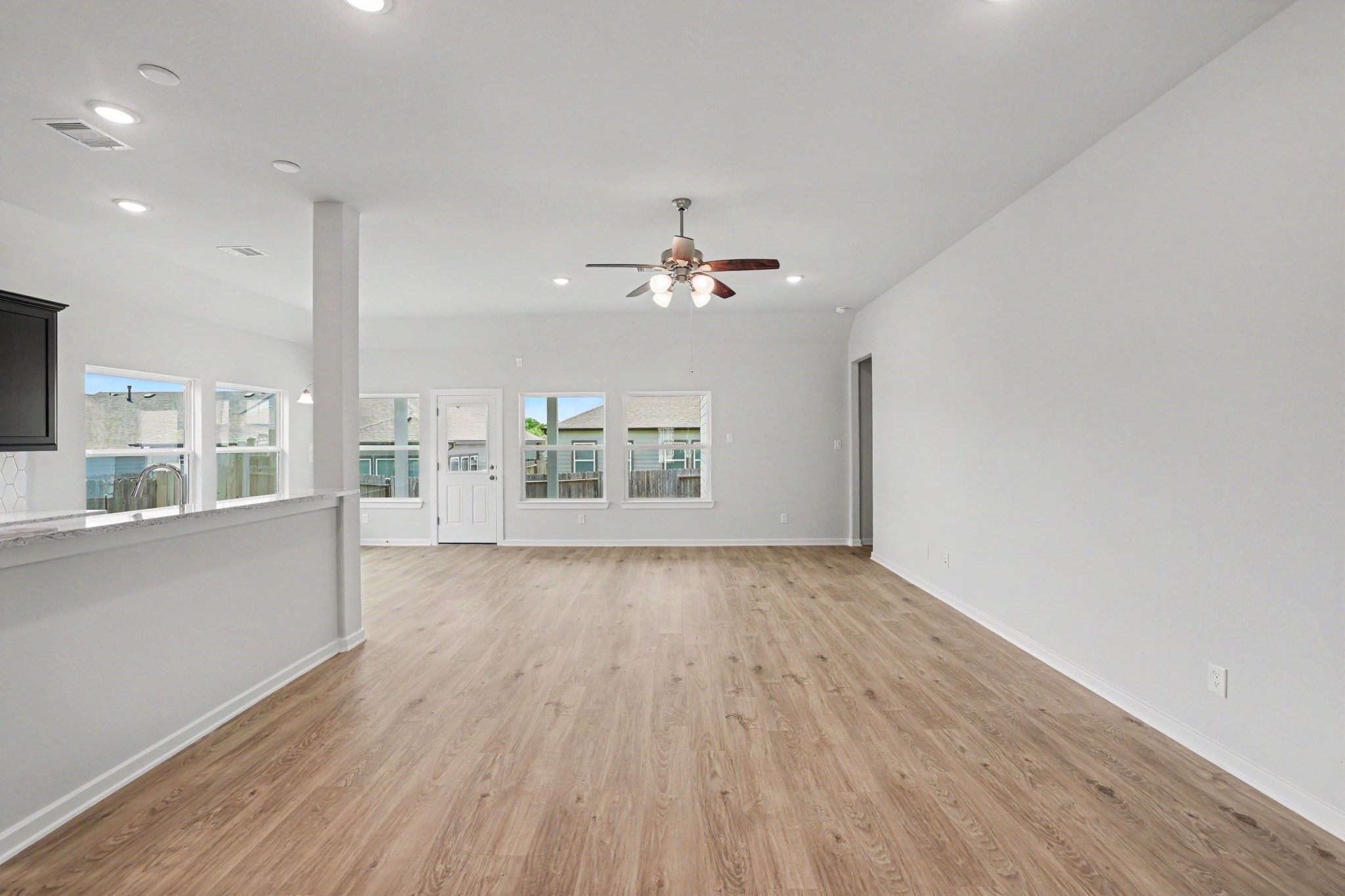 11111 Lulu Property Photo 6