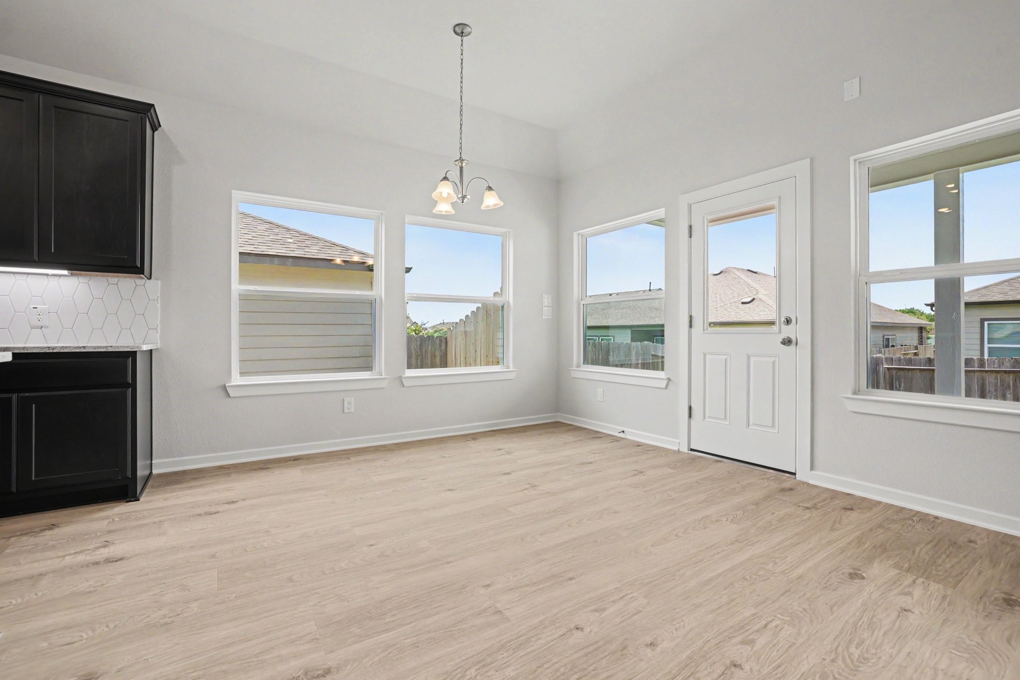 11111 Lulu Property Photo 9