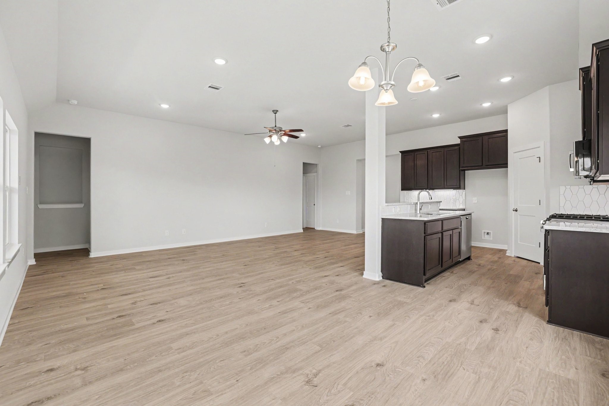 11111 Lulu Property Photo 11