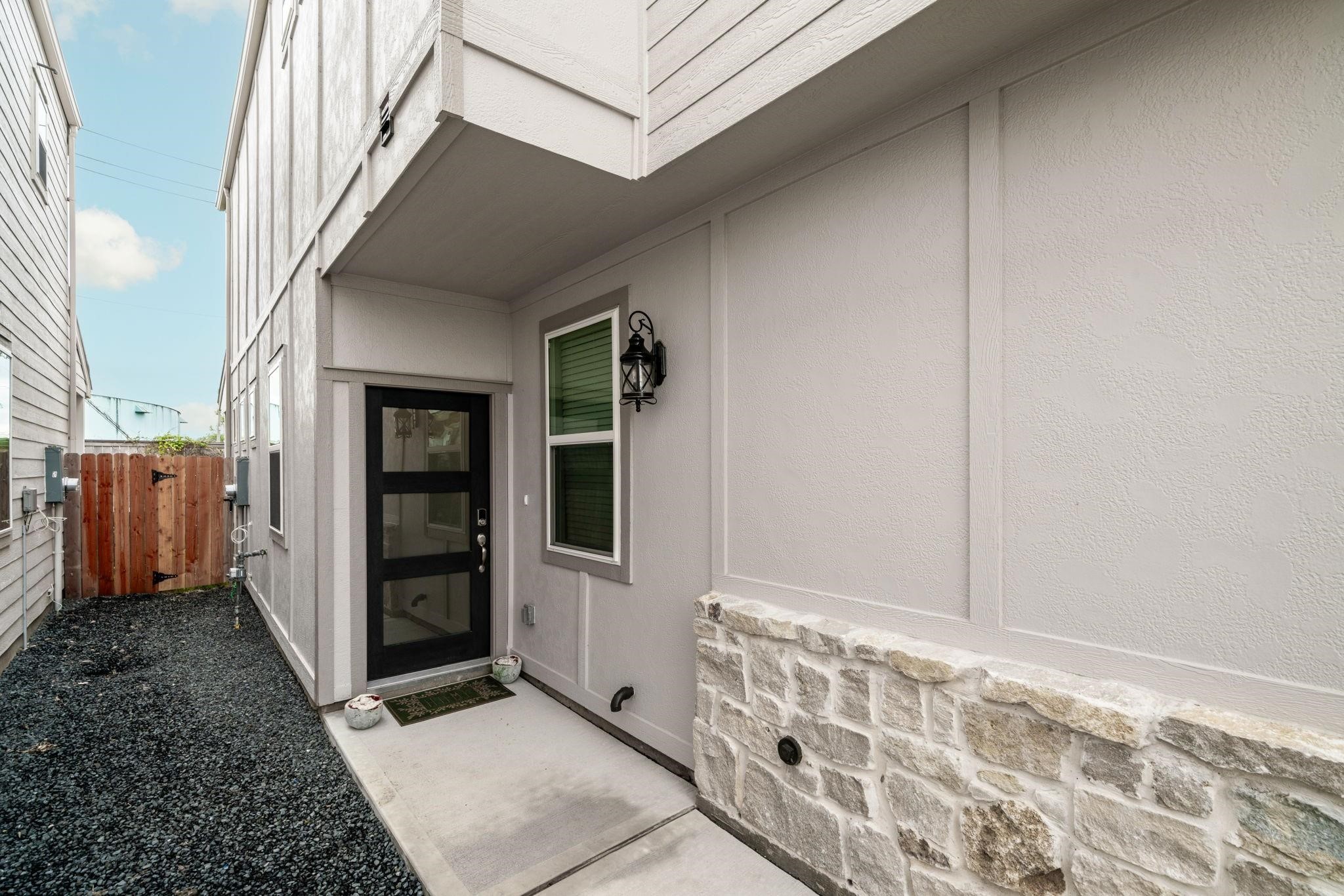 8209 Rising Stream Drive Property Photo 4