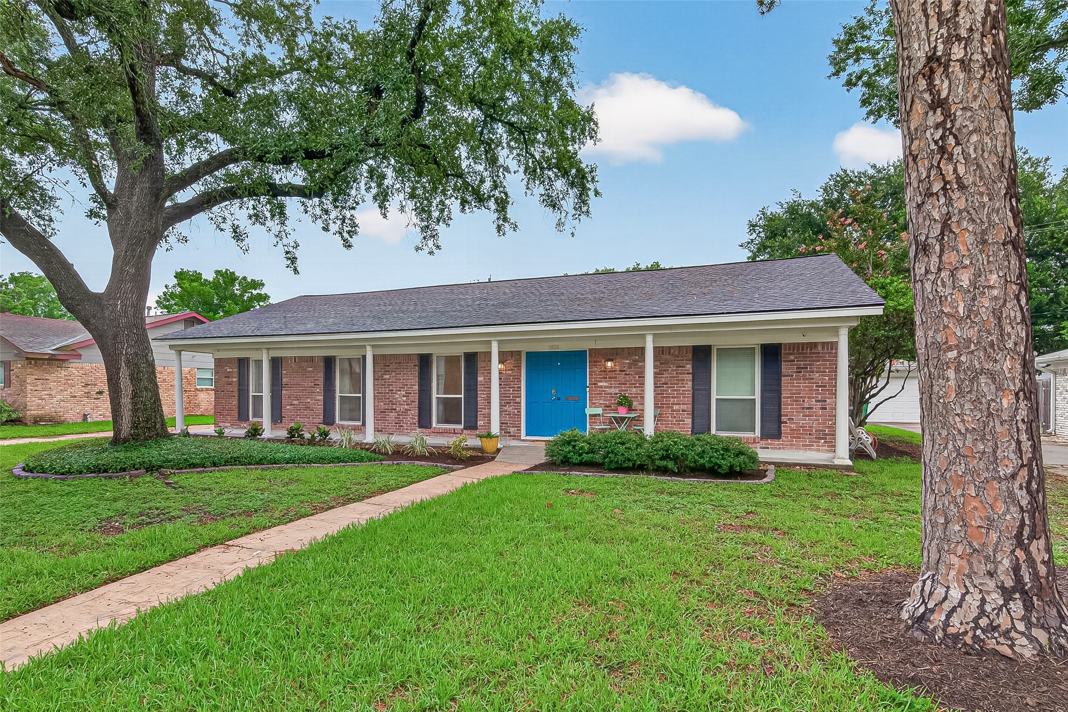 5810 Creekbend Drive Property Photo 1