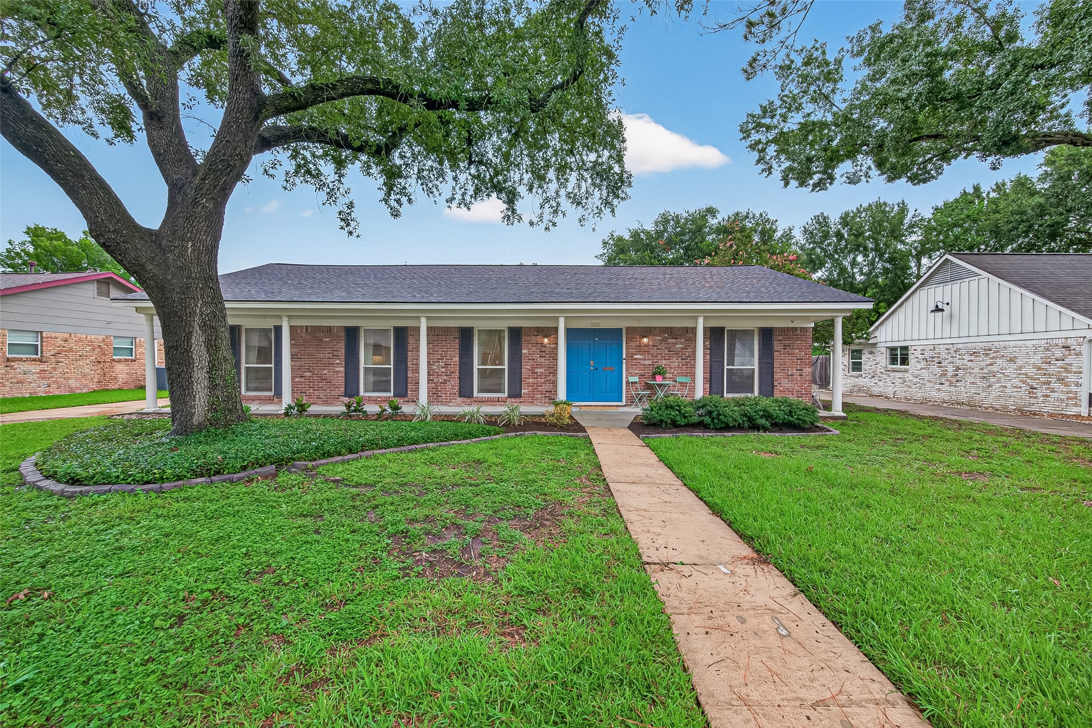 5810 Creekbend Drive Property Photo 2
