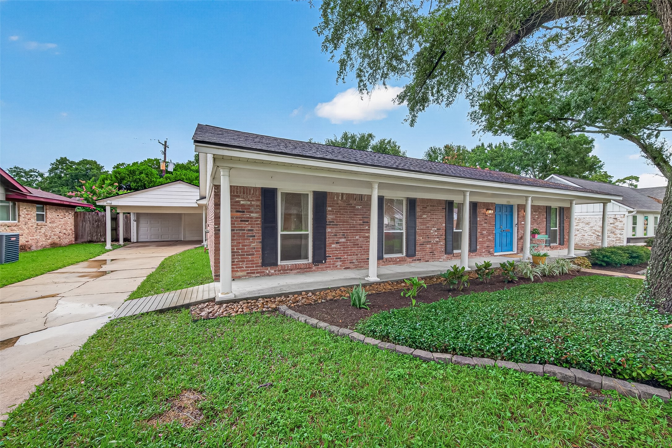 5810 Creekbend Drive Property Photo 3