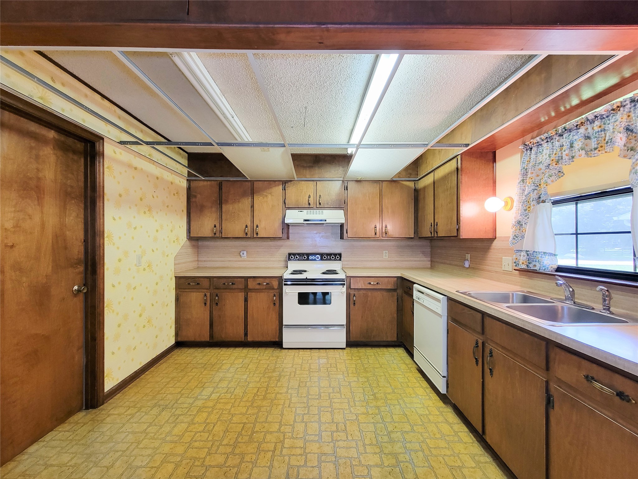 8875 Casey Drive Property Photo 10