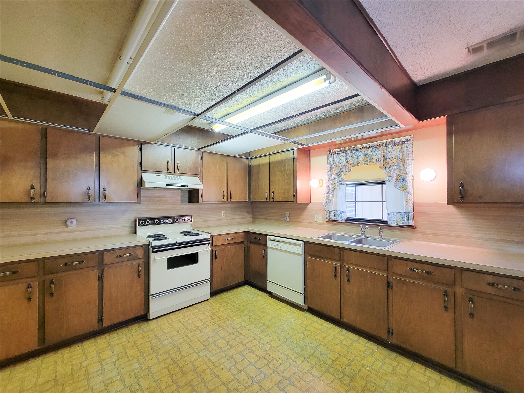 8875 Casey Drive Property Photo 11
