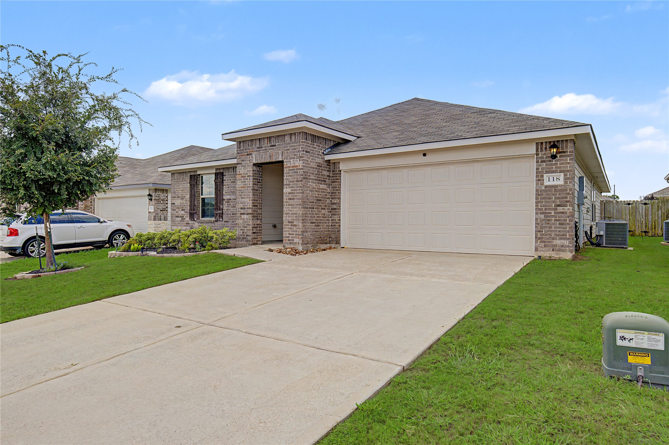 118 Barton Creek Drive Property Photo 2