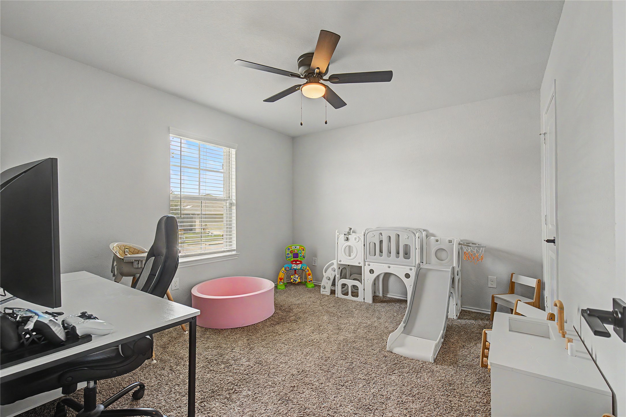 118 Barton Creek Drive Property Photo 6