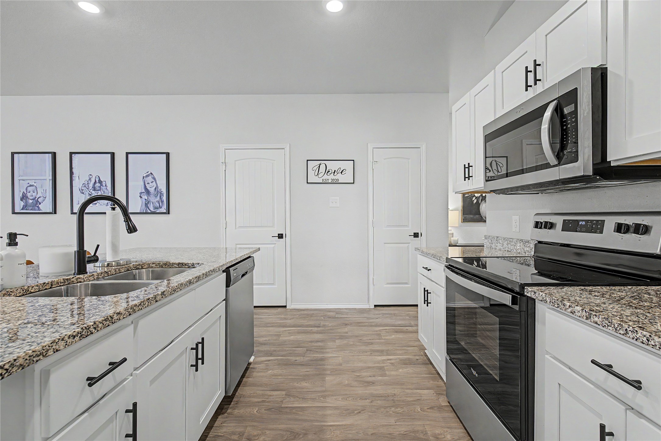 118 Barton Creek Drive Property Photo 10