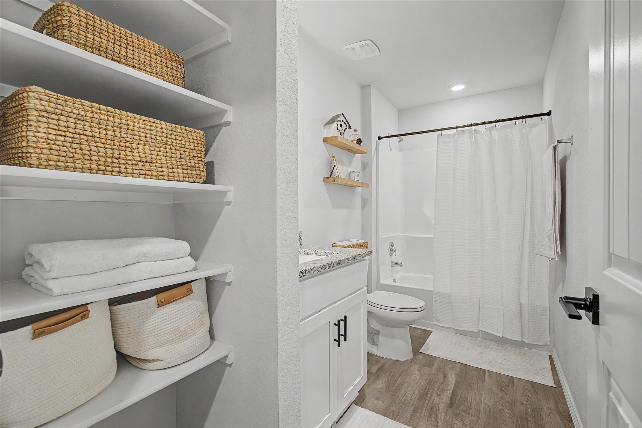 118 Barton Creek Drive Property Photo 17