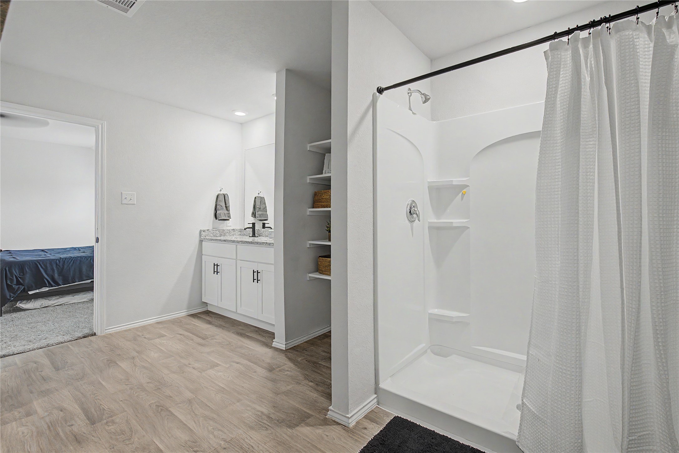 118 Barton Creek Drive Property Photo 24