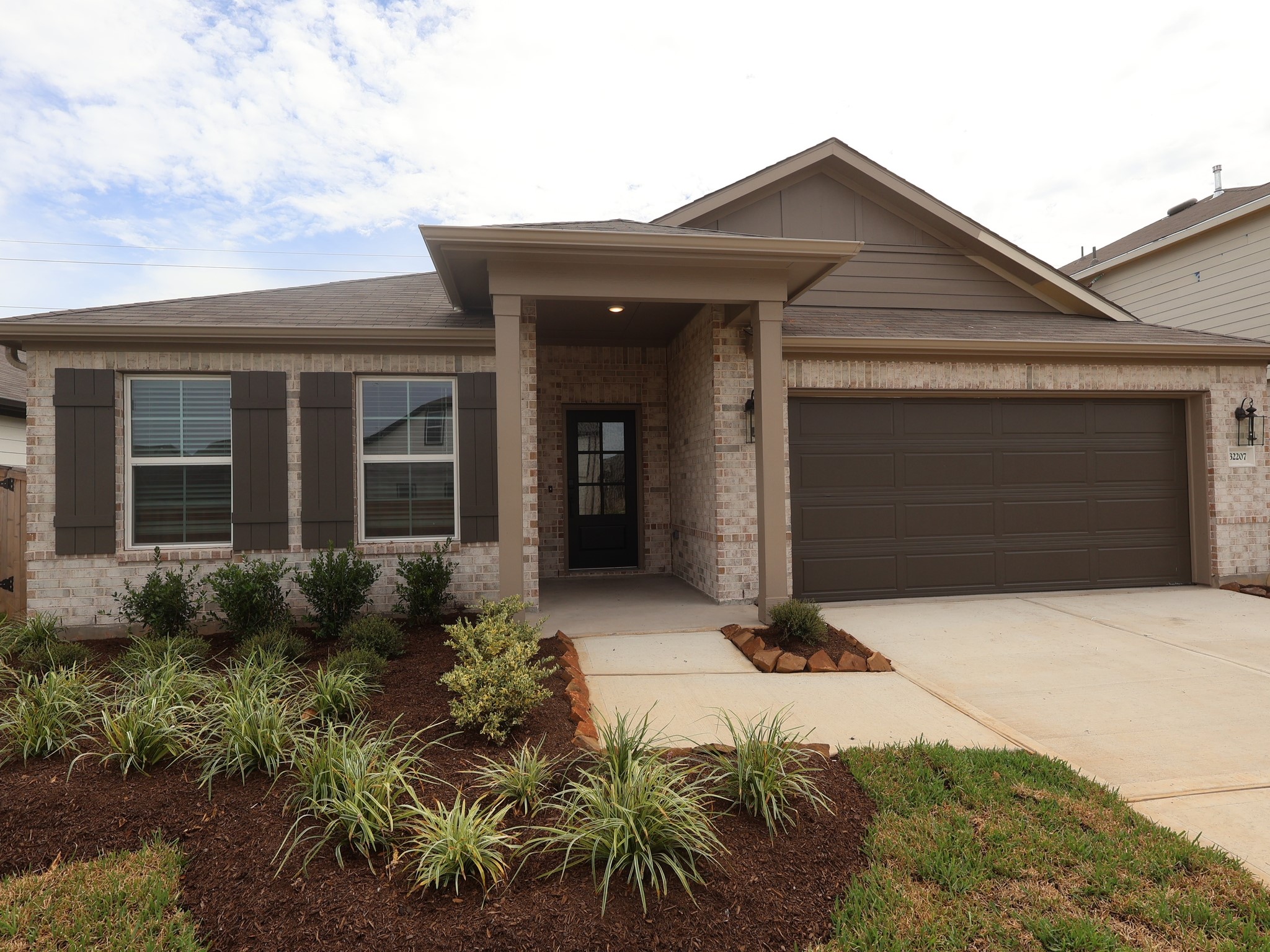 32207 Morning Luster Court Property Photo 3