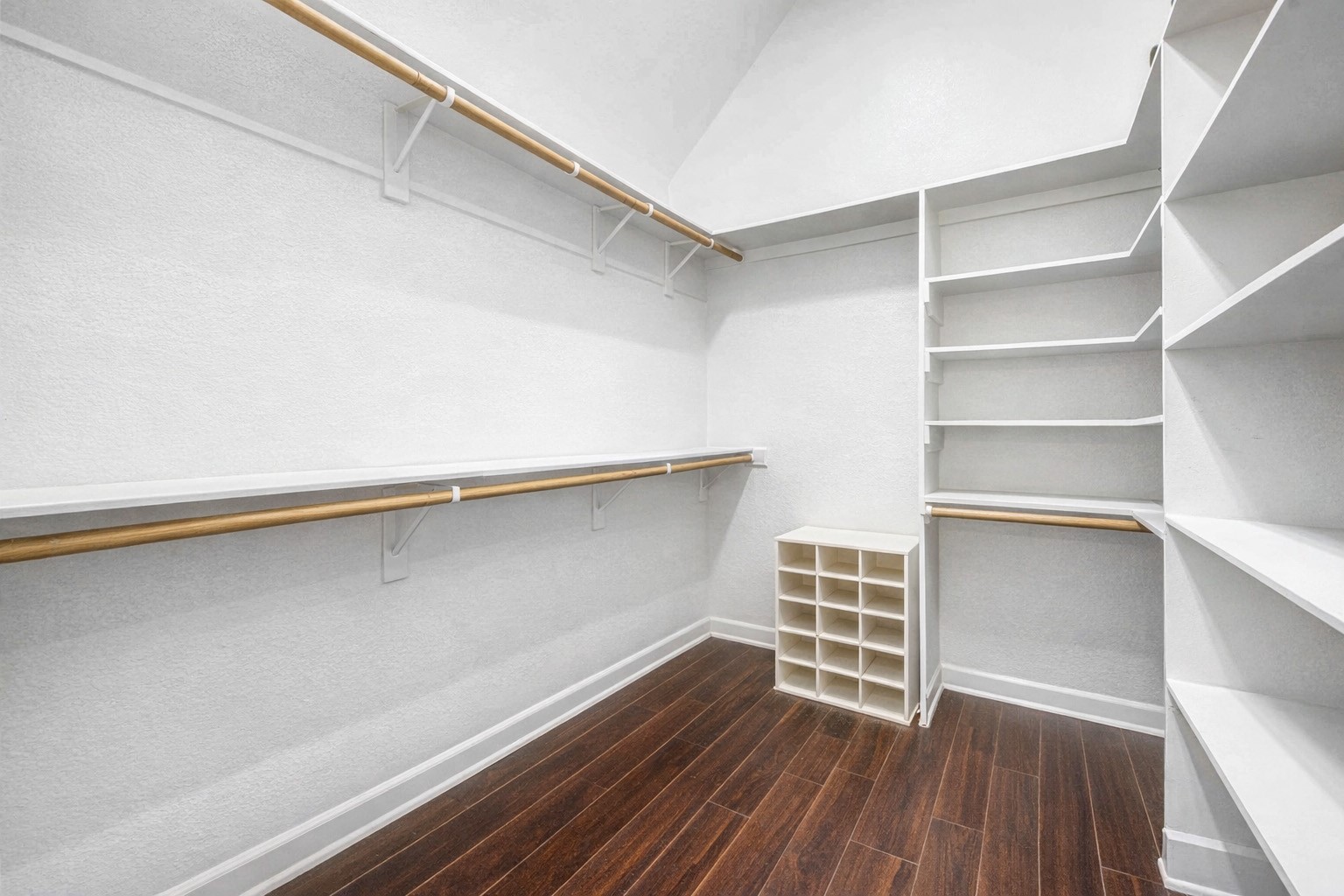 940 Oak Lynn Drive Property Photo 15