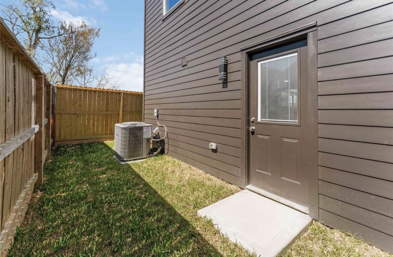 3902 Aledo St A B C Property Photo 18