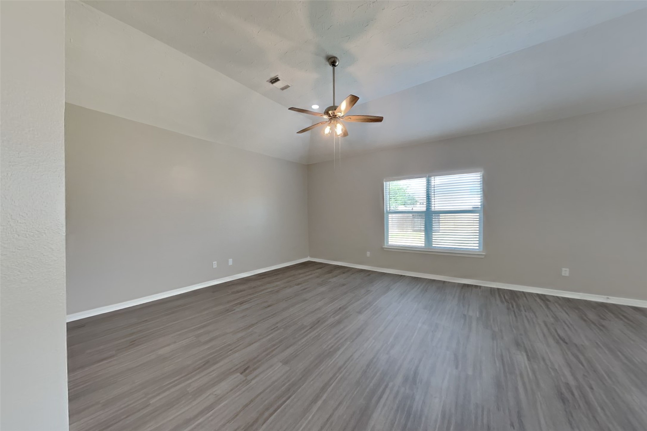 5219 Whitebridge Lane Property Photo 2