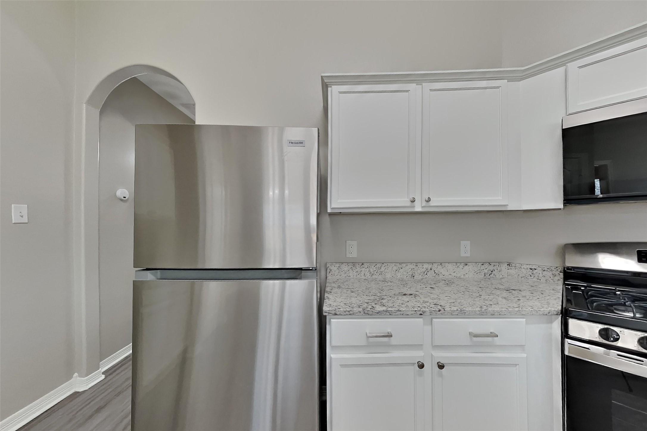 5219 Whitebridge Lane Property Photo 3