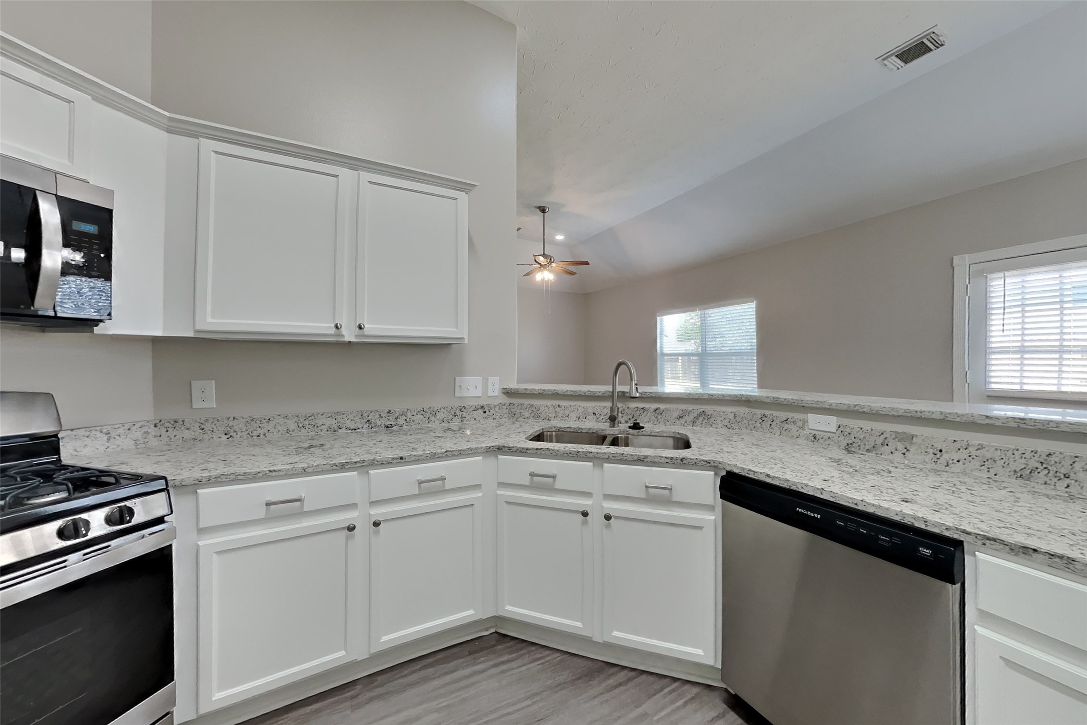 5219 Whitebridge Lane Property Photo 4