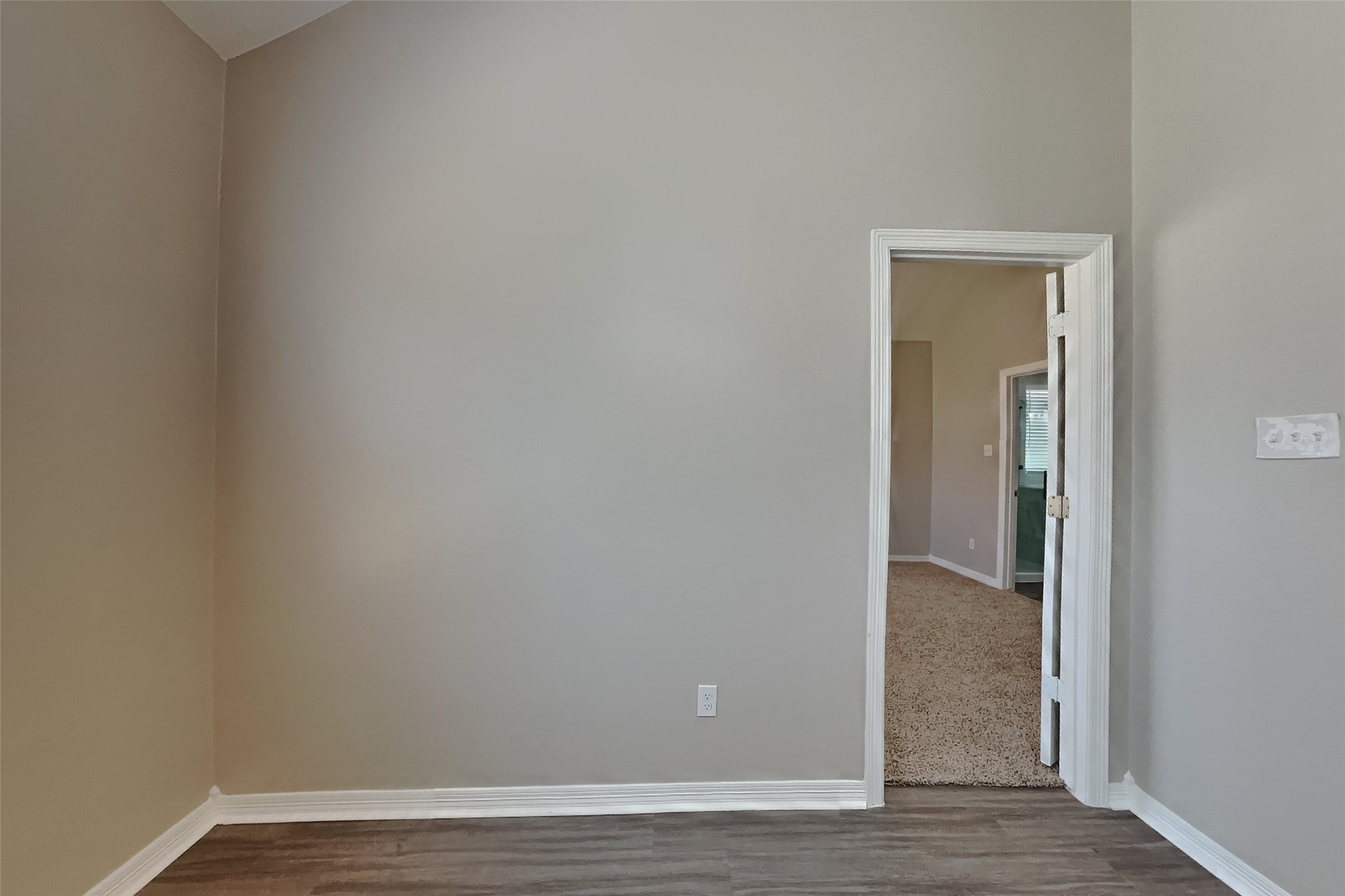 5219 Whitebridge Lane Property Photo 5