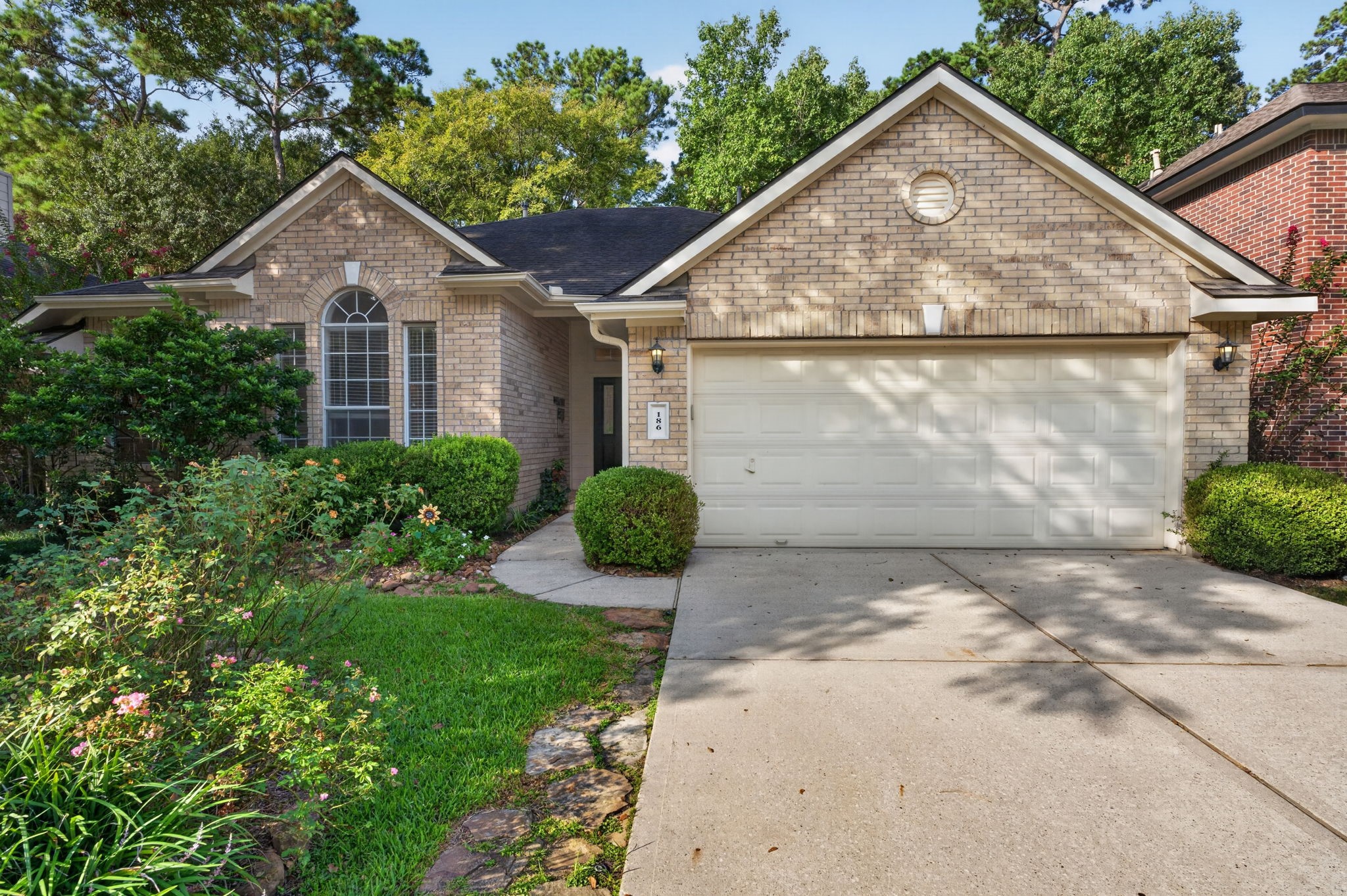 186 N Millport Circle Property Photo 1