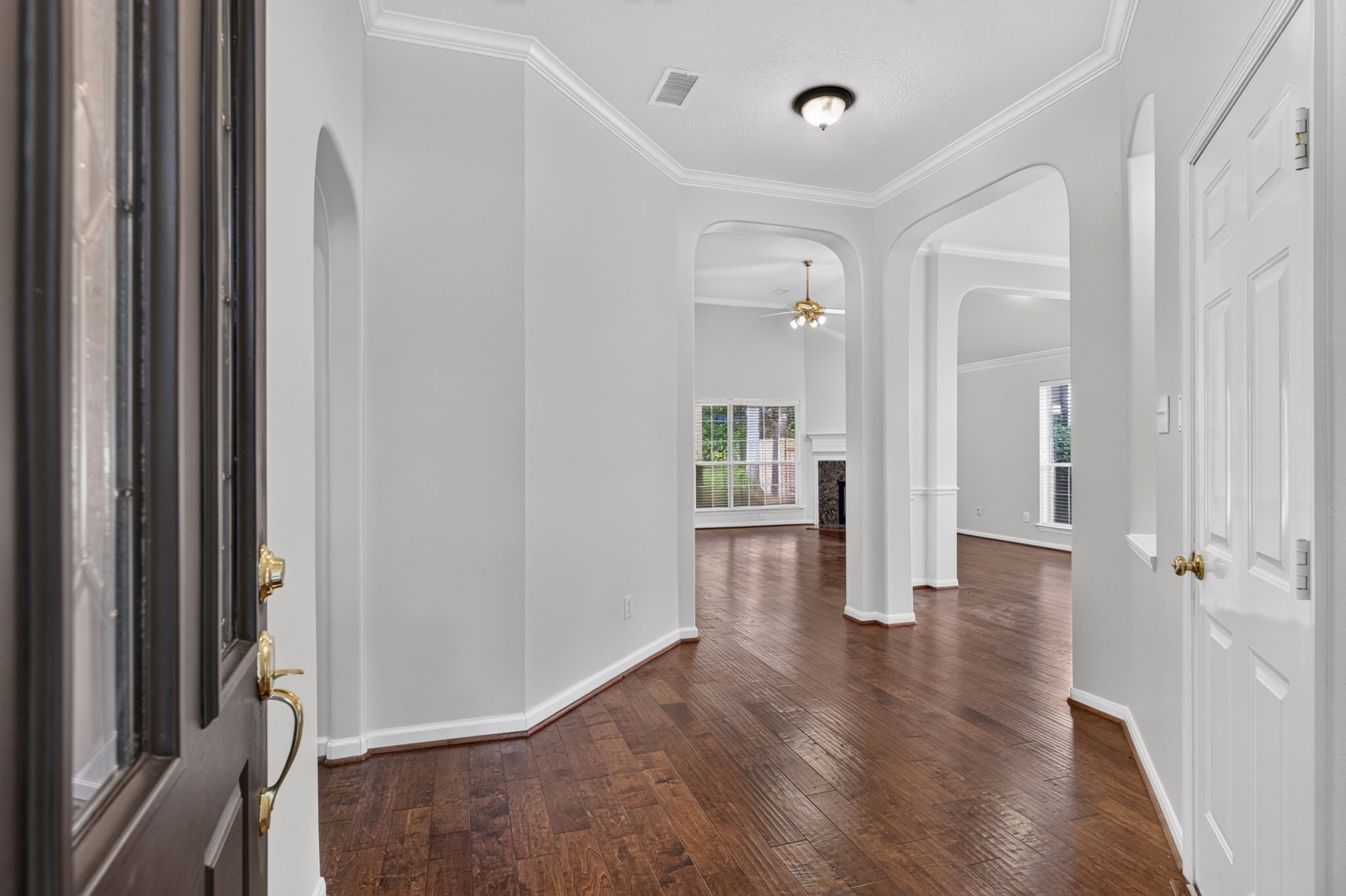186 N Millport Circle Property Photo 2