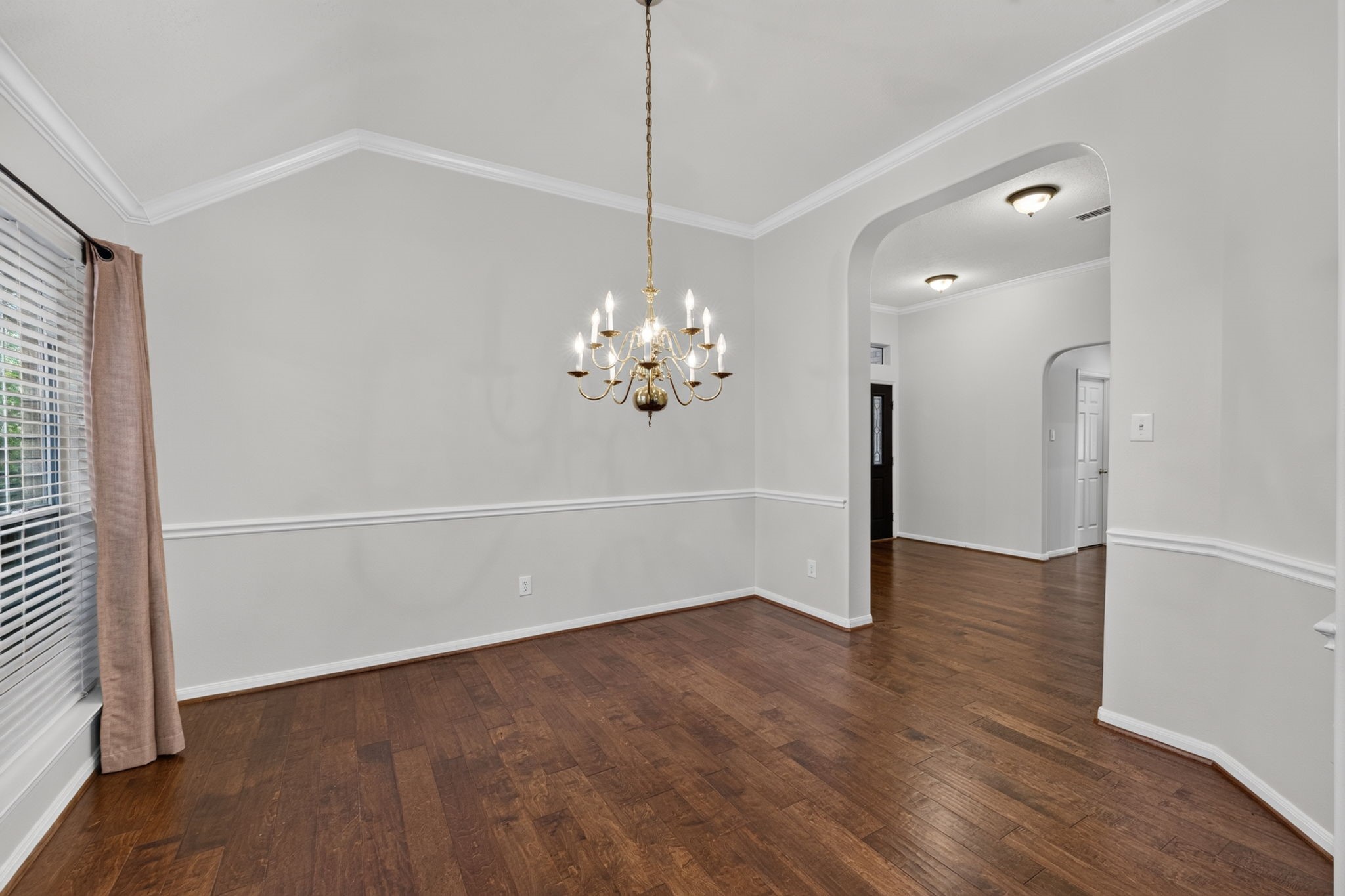186 N Millport Circle Property Photo 3