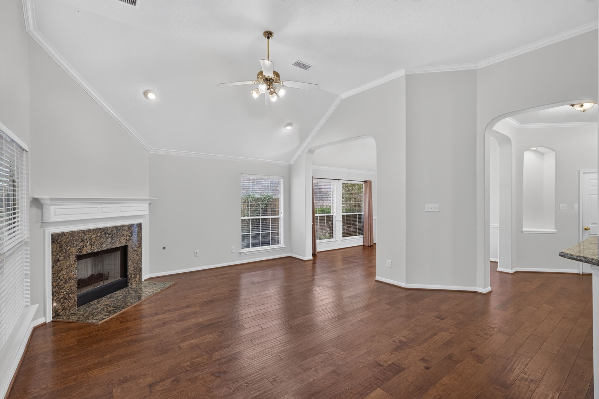 186 N Millport Circle Property Photo 5