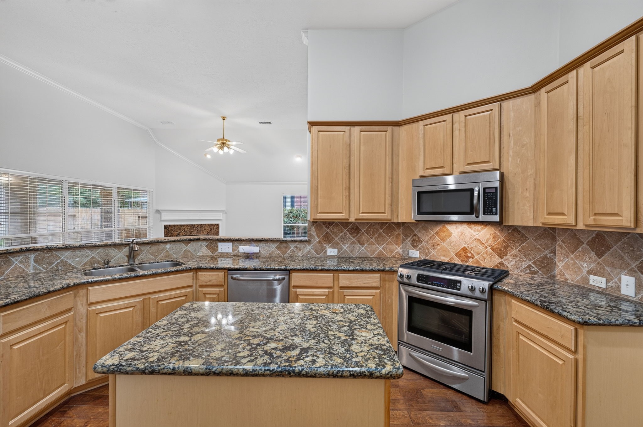186 N Millport Circle Property Photo 9