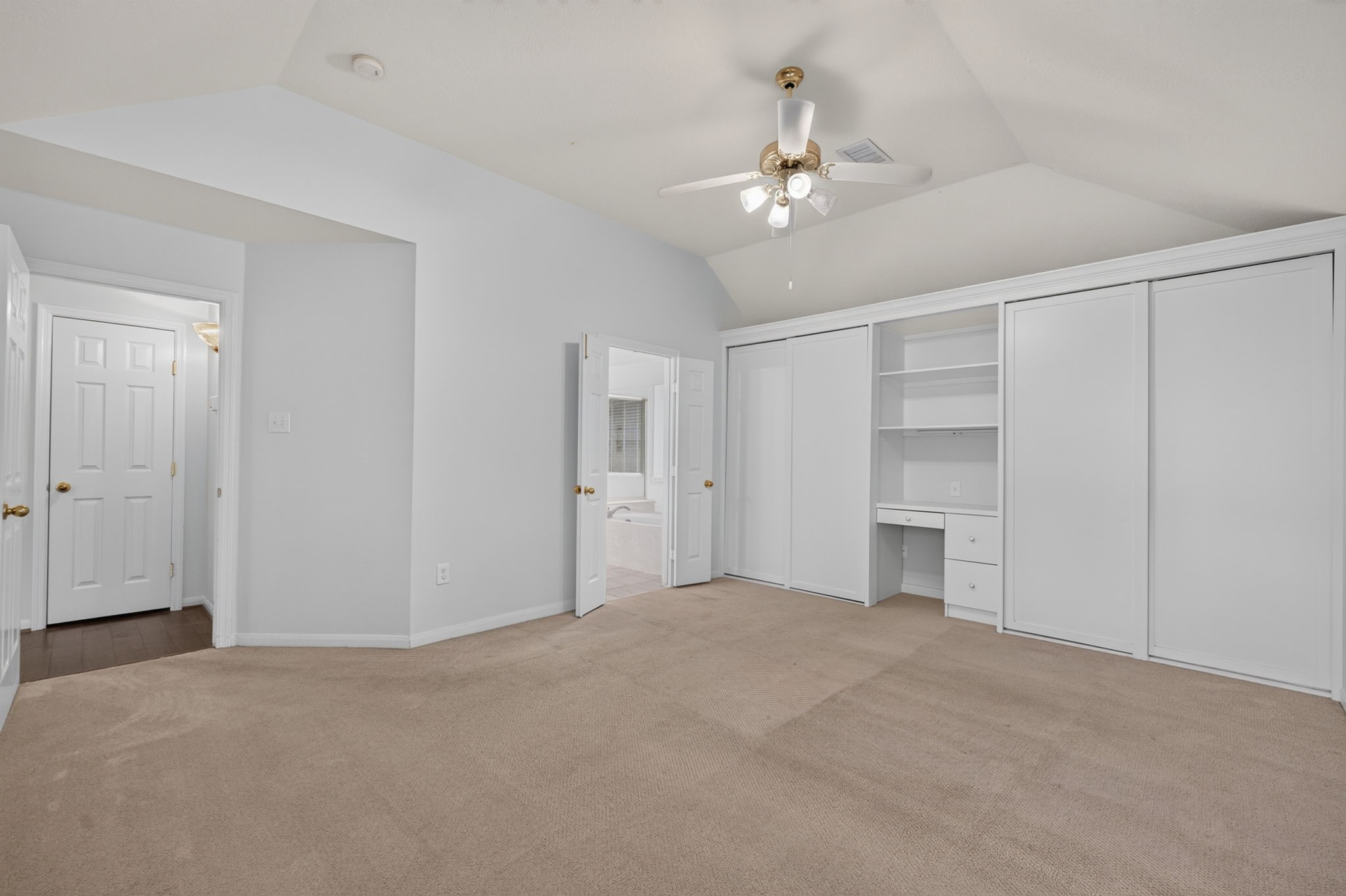 186 N Millport Circle Property Photo 13