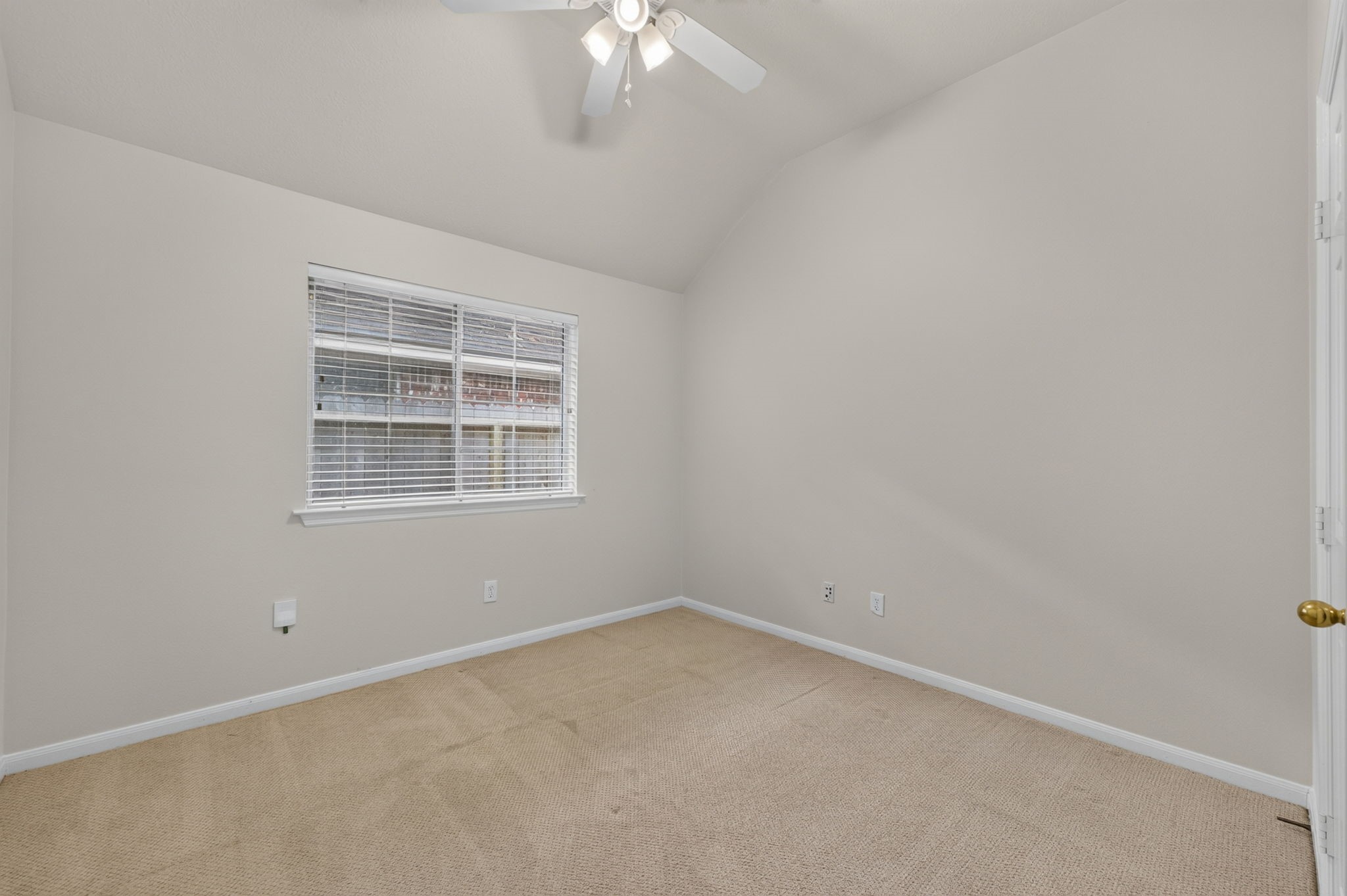 186 N Millport Circle Property Photo 16