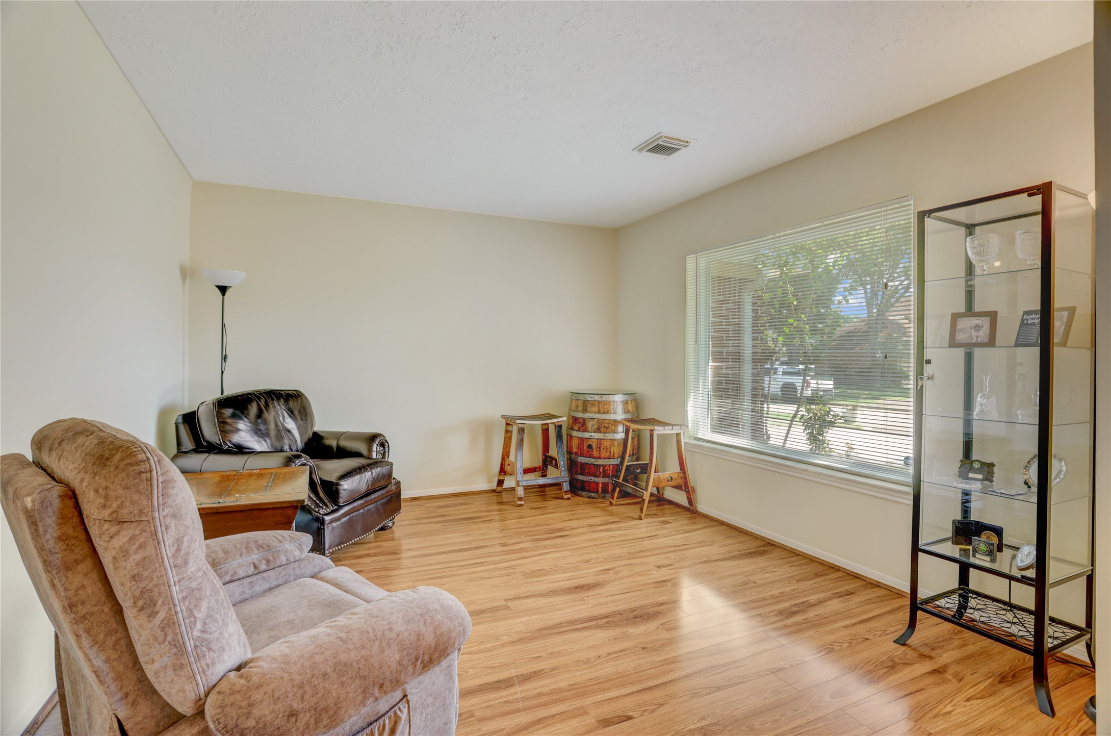 2513 Hadley Circle Property Photo 5