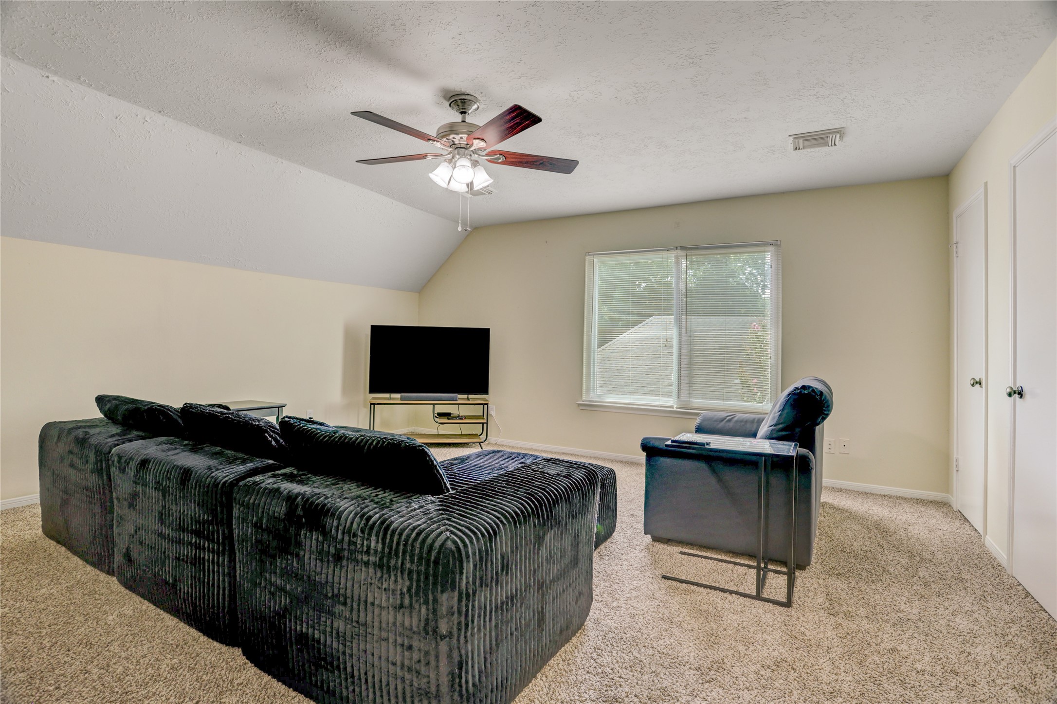 2513 Hadley Circle Property Photo 14
