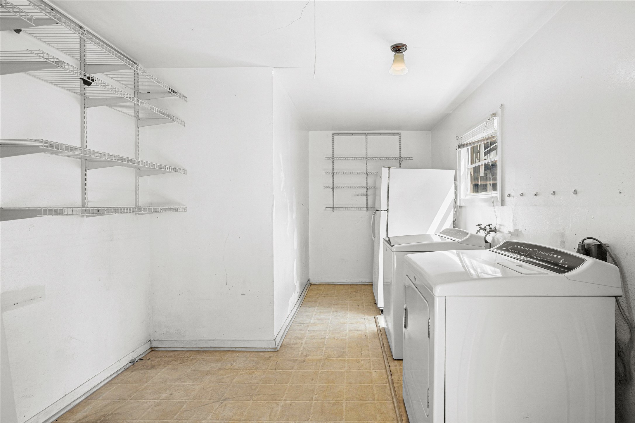 606 E 7th Street Property Photo 18