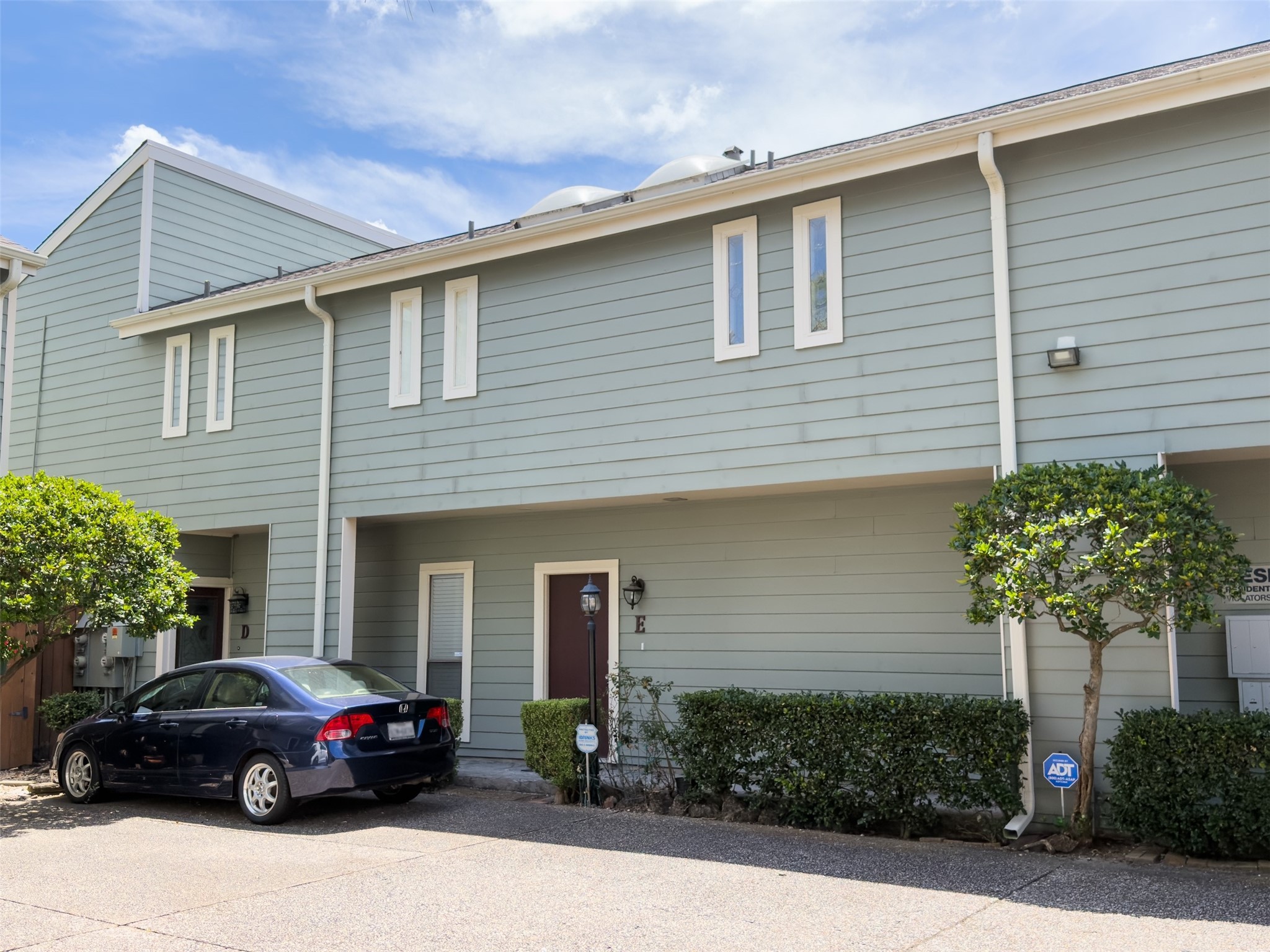 4225 Purdue Street E Property Photo 4