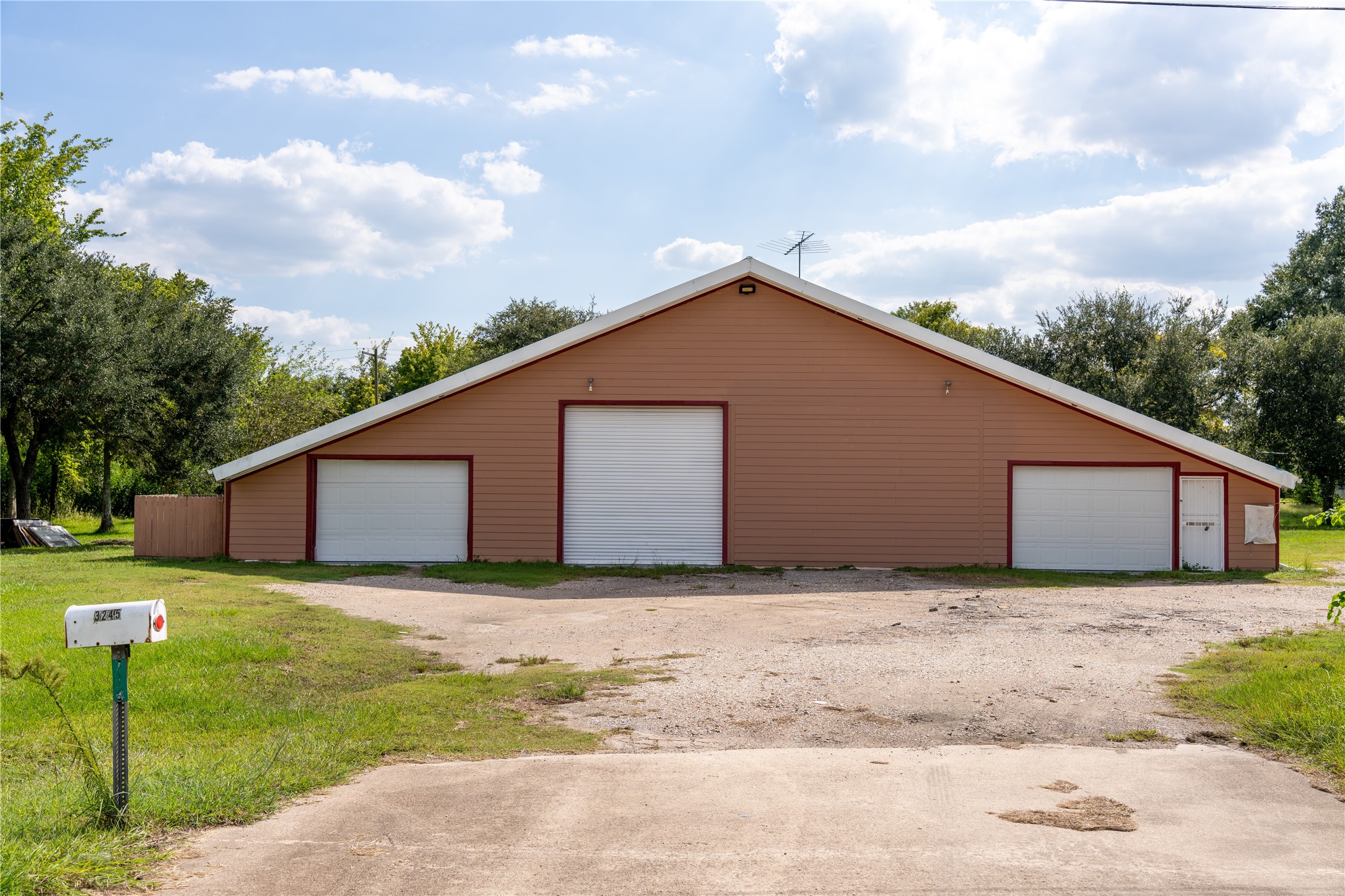 3245 W Highway 6 Property Photo 1