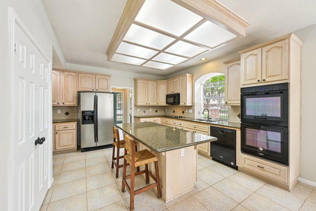 2202 Castle Bay Drive Property Photo 17