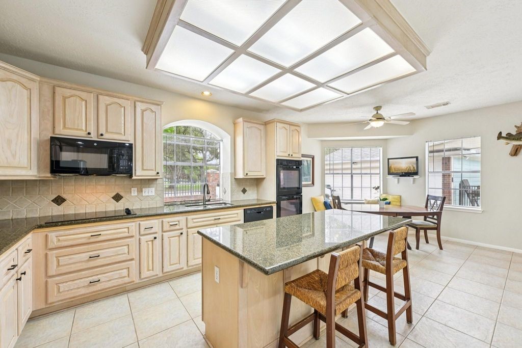 2202 Castle Bay Drive Property Photo 22