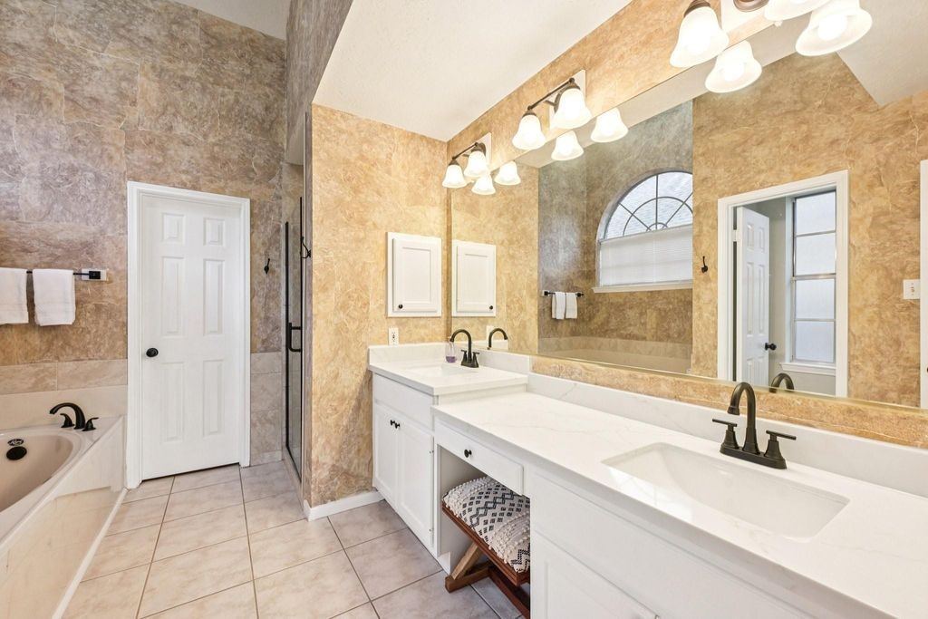 2202 Castle Bay Drive Property Photo 28
