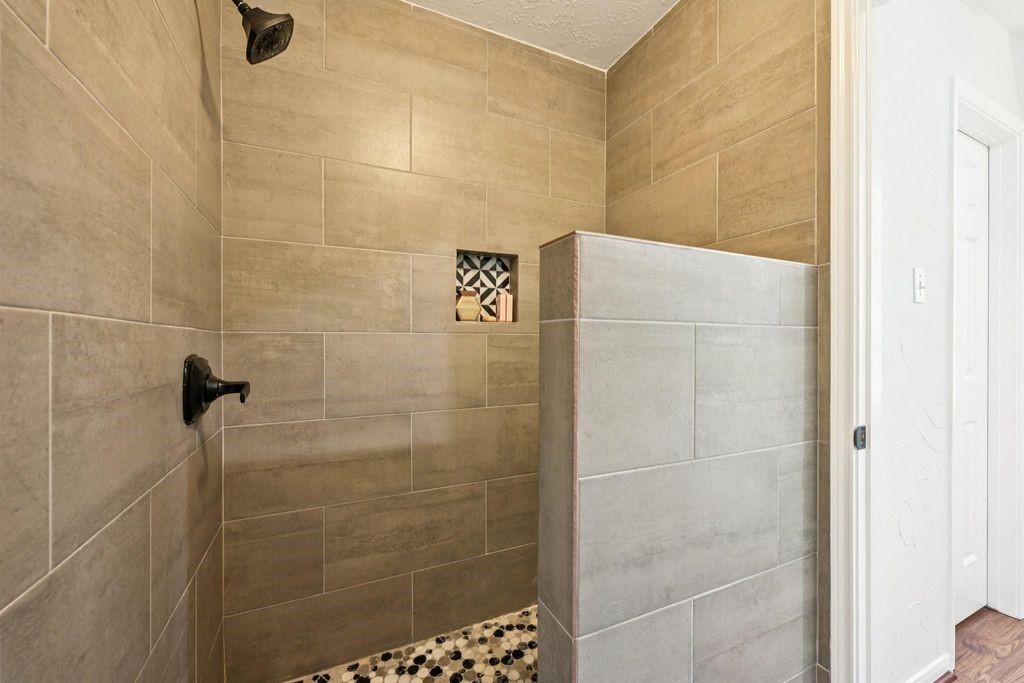 2202 Castle Bay Drive Property Photo 36
