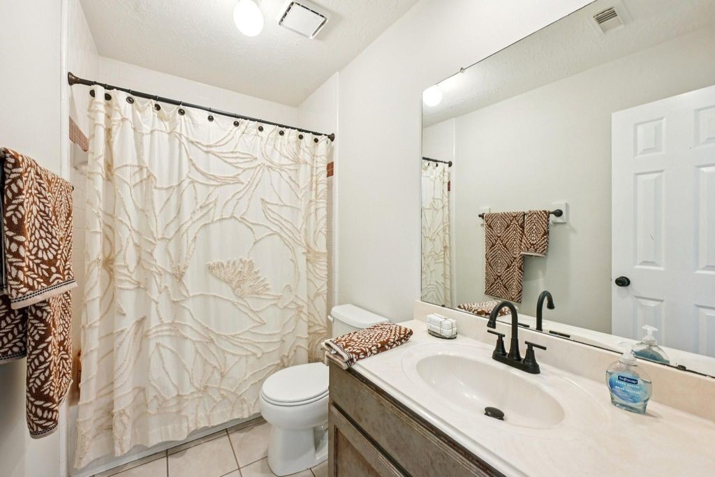 2202 Castle Bay Drive Property Photo 40