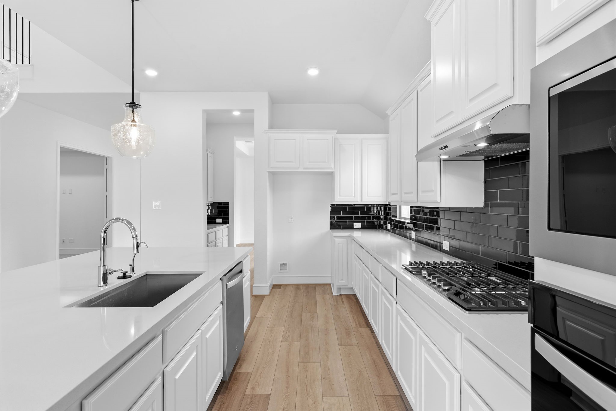 1716 Howler Way Property Photo 8