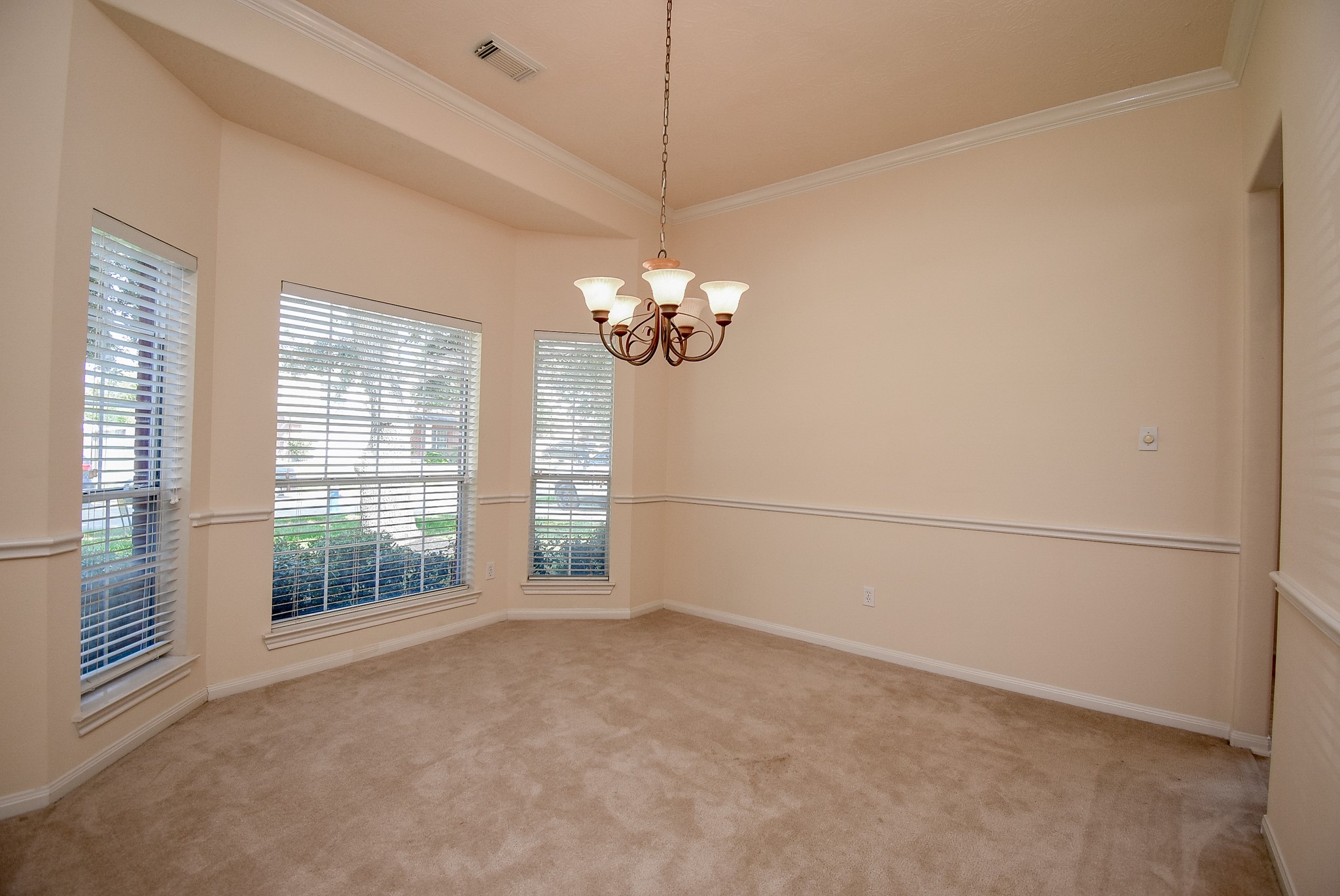 10727 Gilford Crest Drive Property Photo 8