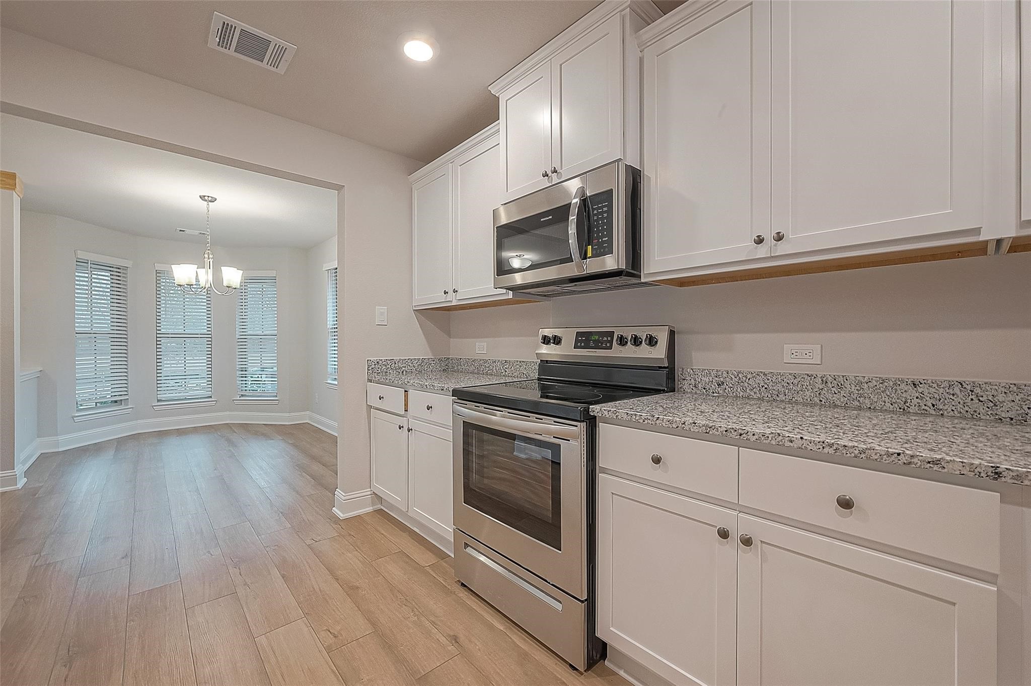 35 Greenbriar Loop Property Photo 3