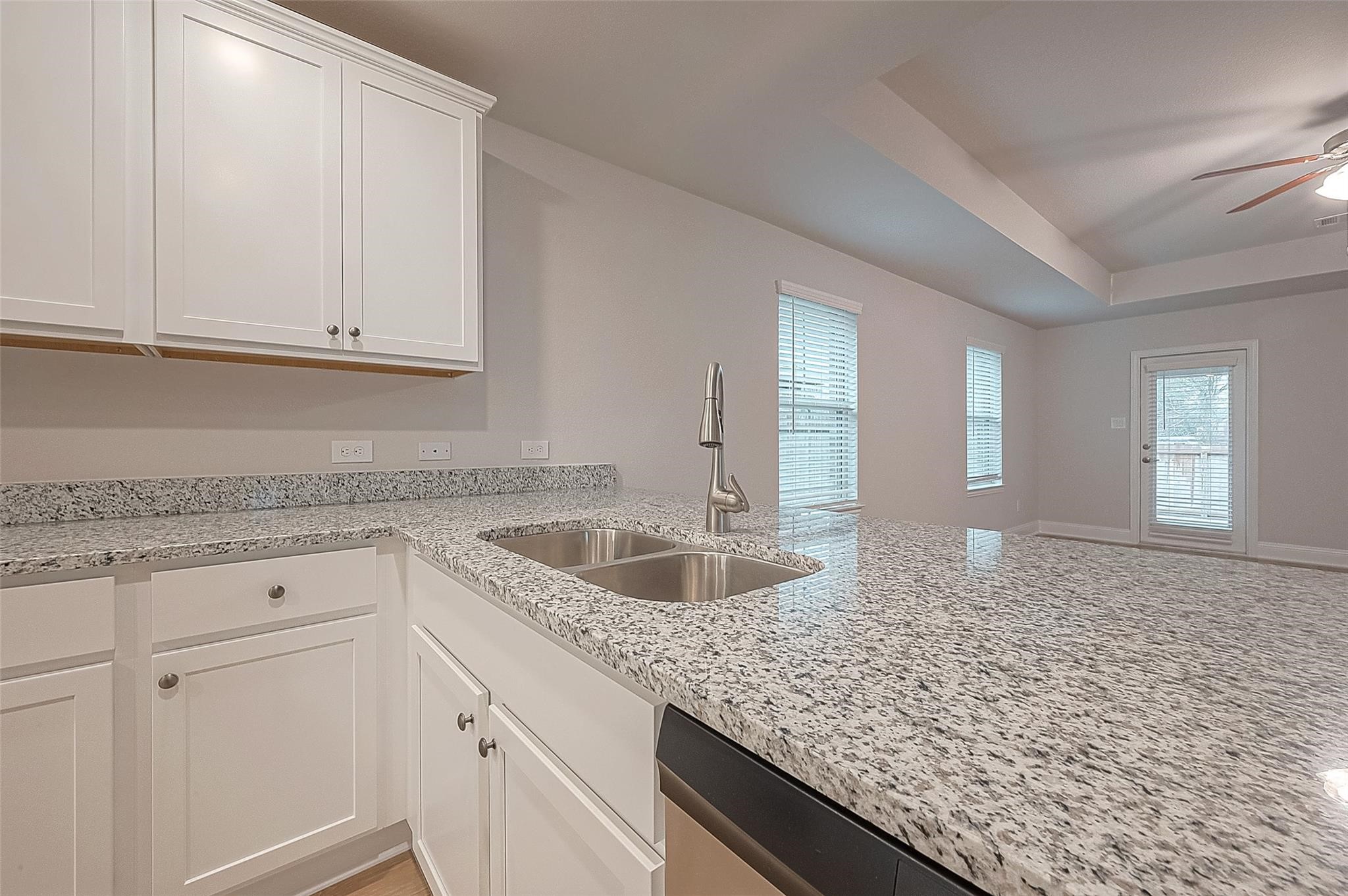 35 Greenbriar Loop Property Photo 4
