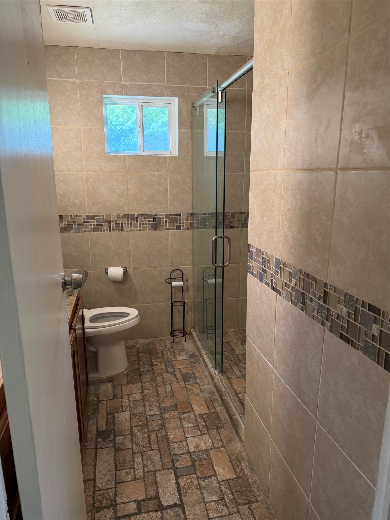 2415 Huntington Drive Property Photo 8