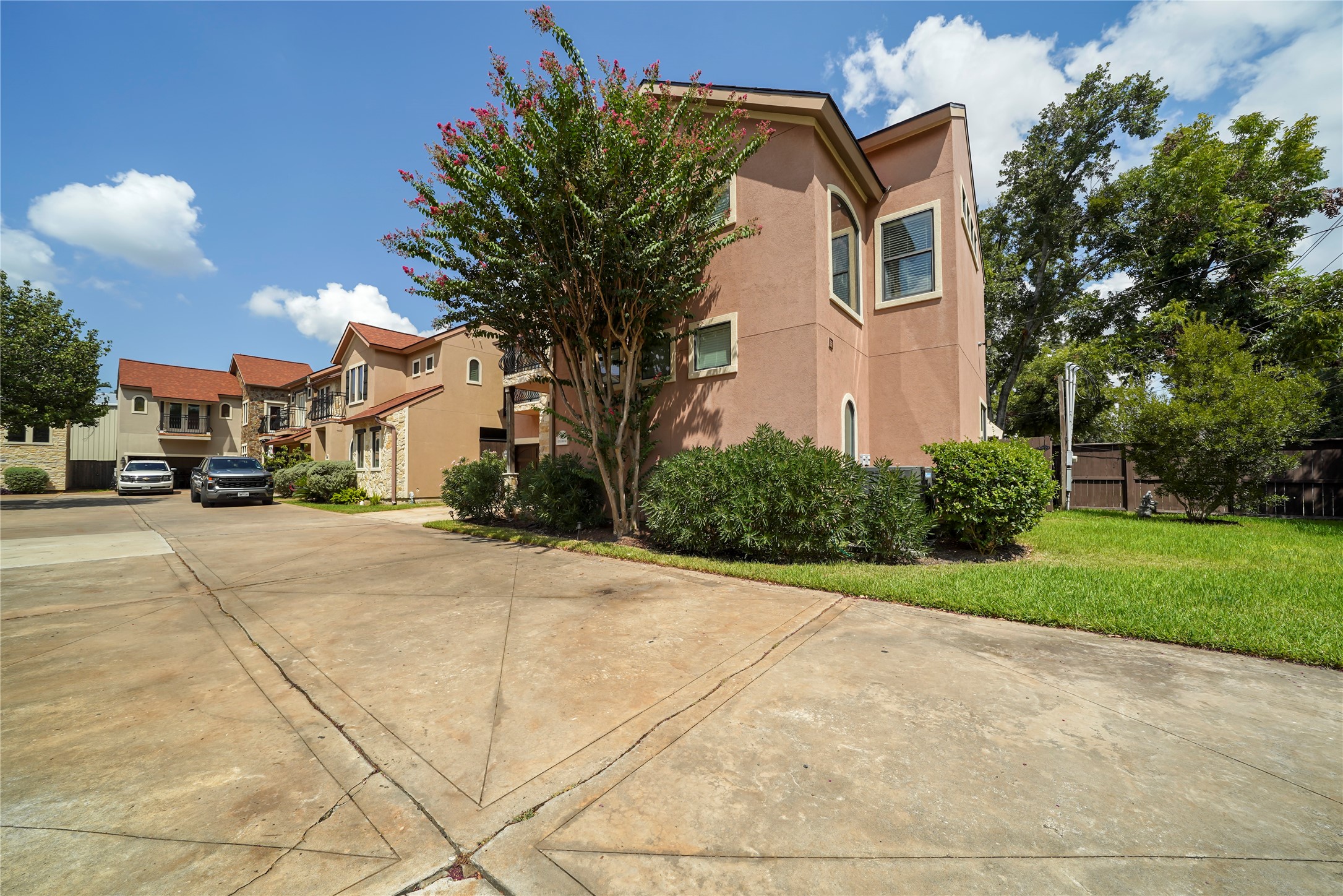 11020 Little John Way Property Photo 3