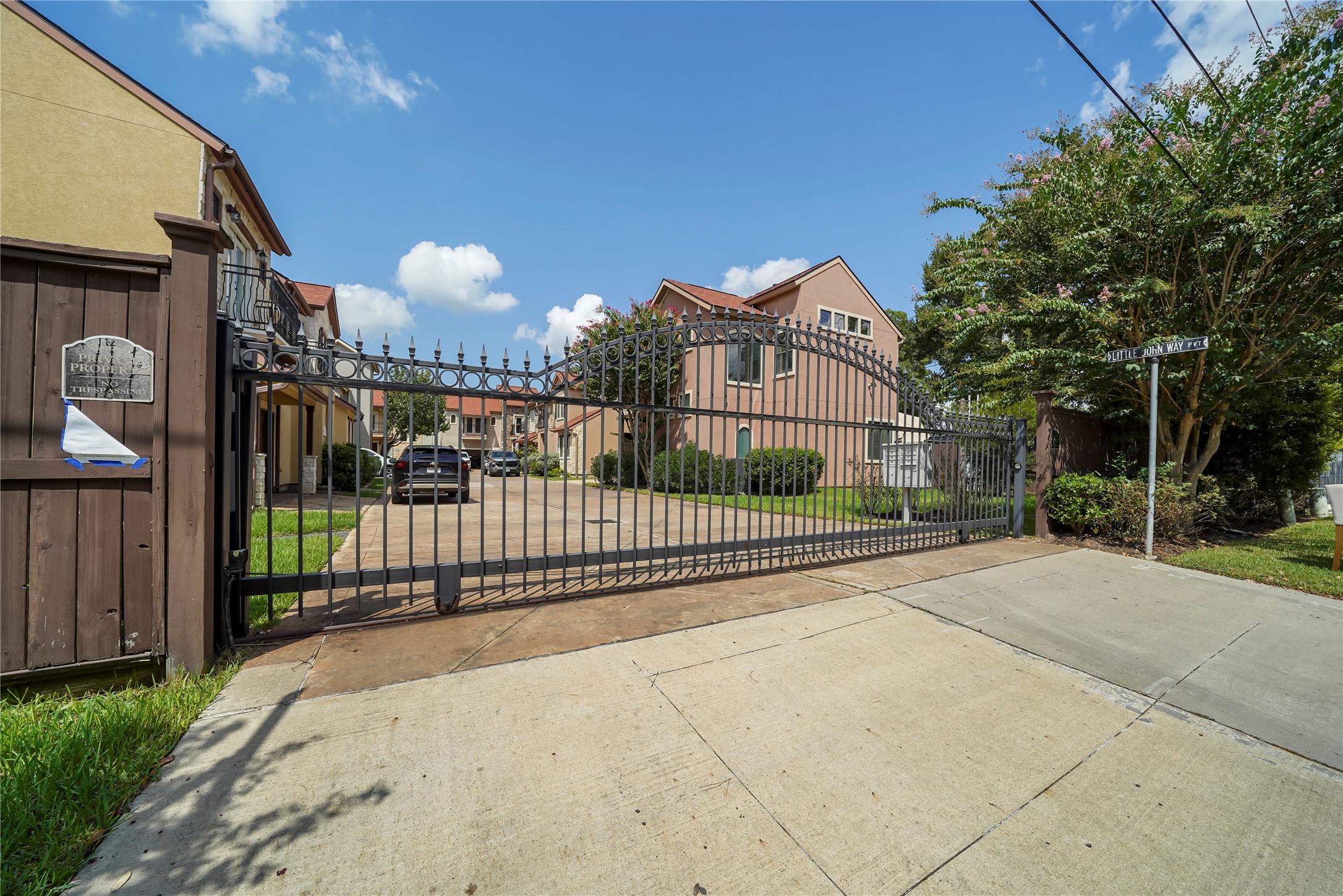 11020 Little John Way Property Photo 4