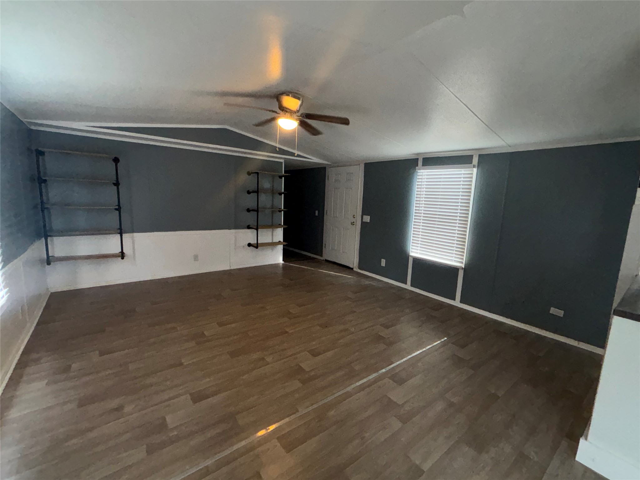 2519 Oyster Creek Bend Property Photo 6