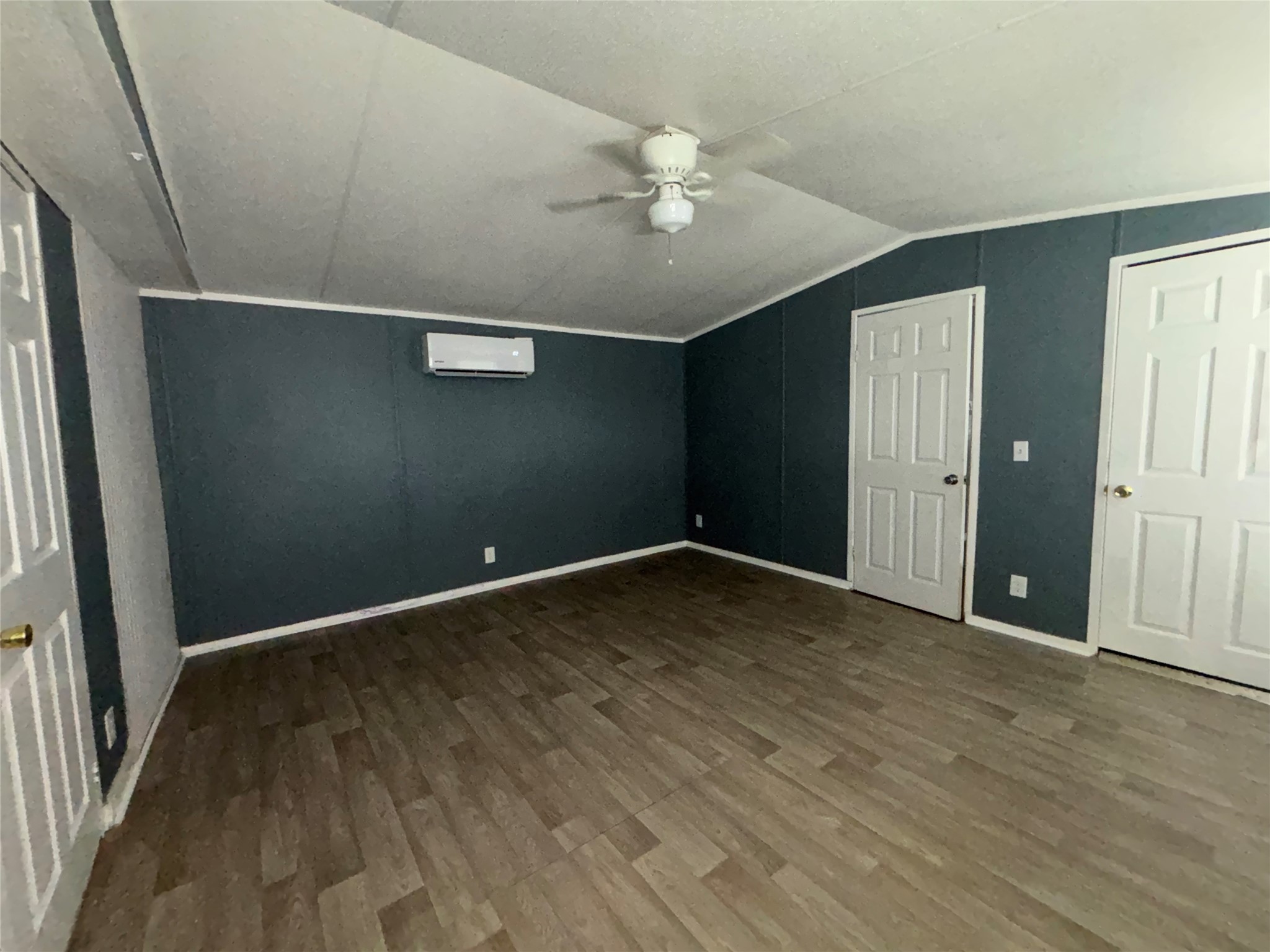 2519 Oyster Creek Bend Property Photo 9