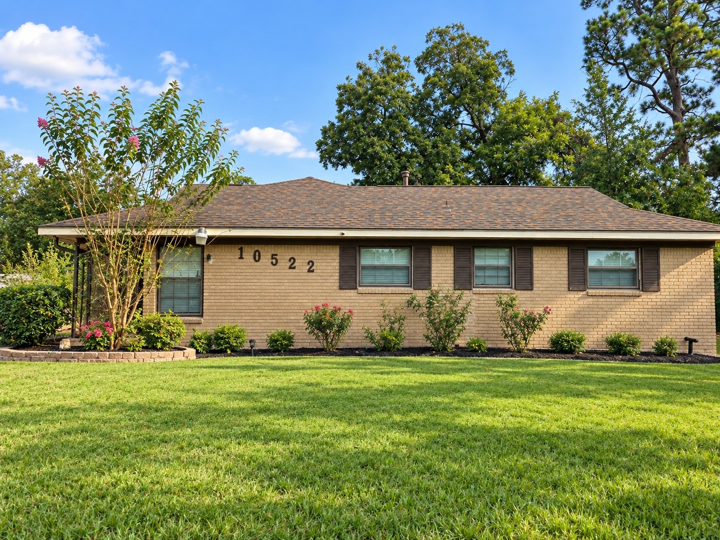10522 Royal Oaks Drive Property Photo 1