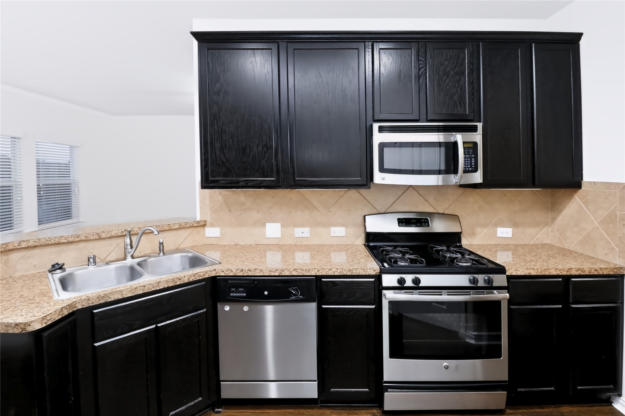11521 Champions Green Drive Property Photo 11